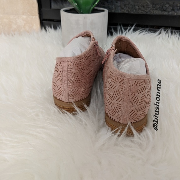 Side Cut Laser Cut Out Flats - Picture 4 of 5